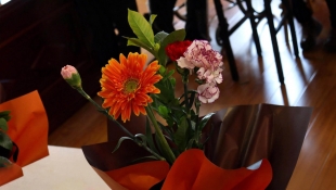 花香暖人心，大爱伴夕阳——亿生公益·情暖养老院