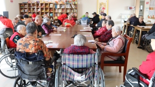 指尖生暖，岁月含情——亿生集团敬老活动温情纪实