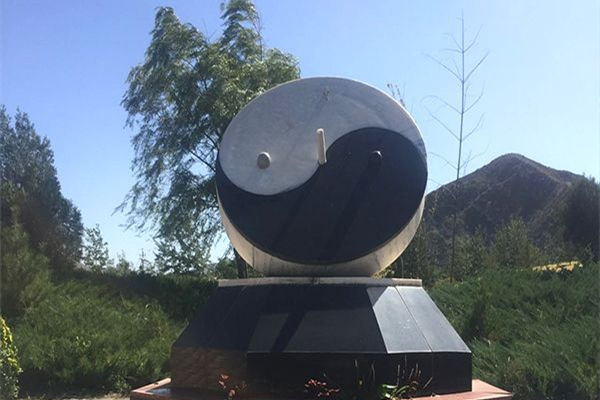 八达岭人民公墓雕塑