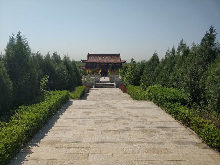 皇家龙山陵园道路